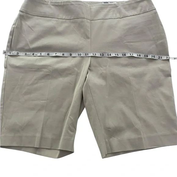 NWT Crown & Ivy Ashley Women Pull on Bermuda Shorts Size 16 - Picture 4 of 5
